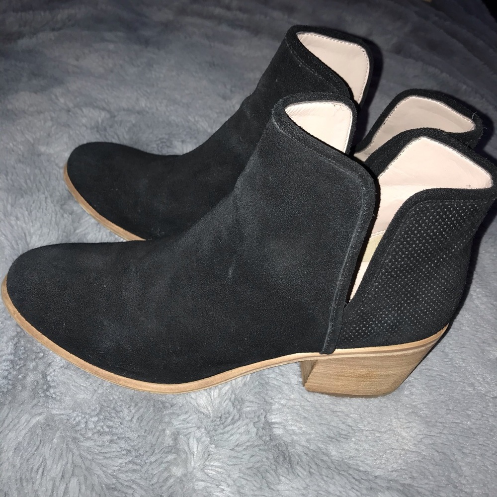 Hinge Black Ankle Booties